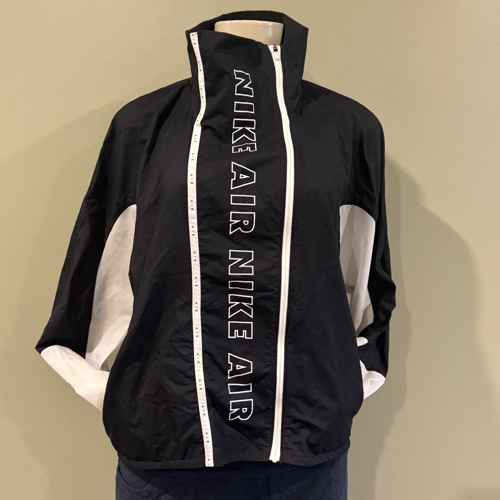 Nike Air / medium black and white lightweight running jacket